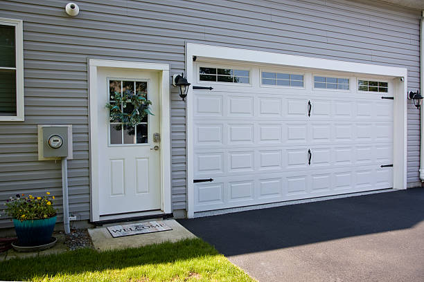 24/7 Emergency Garage Door Panel Replacement experts in Leith-Hatfield, PA
